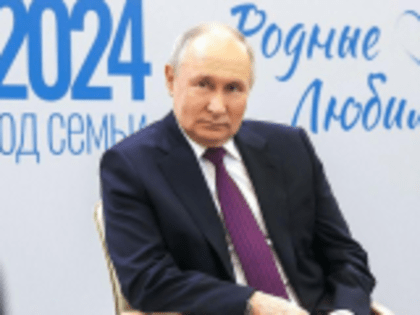 Согласно Указу Президента РФ Владимира Путина, многодетными считаются семьи с 3 и более детьми