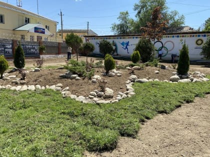 В селе Новолакское Новолакского района завершаются работы по благоустройству парка по программе ФКГС
