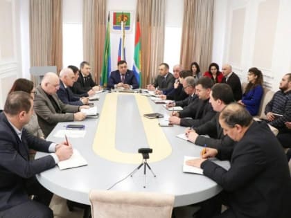 Исполнение поручений Главы РД, реализацию нацпроектов и программ обсудил на совещании глава Магарамкентского района Фарид Ахмедов