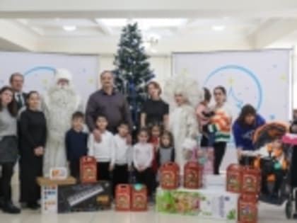 Сергей Меликов исполнил мечты детей из Дагестана и ДНР в рамках акции «Ёлка желаний»