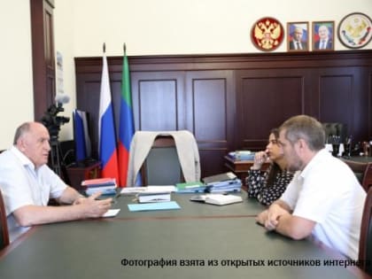 Премьер-министр РД встретился с активистом движения «Город наш» Арсеном Магомедовым