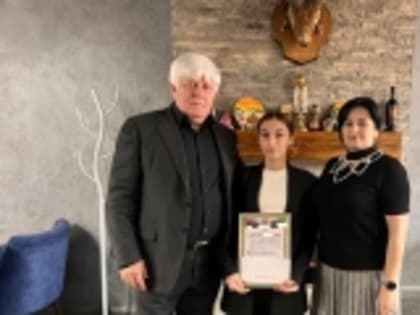 Глава Новолакского района вручил благодарности и денежные поощрения победителям и призерам регионального этапа Всероссийской олимпиады школьников