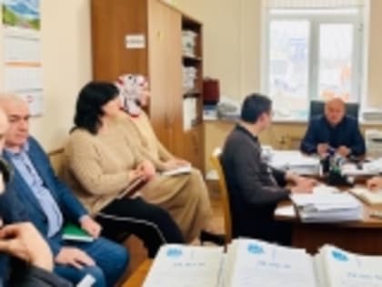 Замглавы Новолакского района Рустам Сулейманов провел совещание по экономическим и земельным вопросам