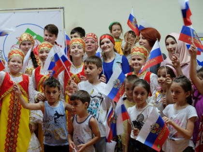 День российского флага отметили в Республиканском центре русского языка и культуры
