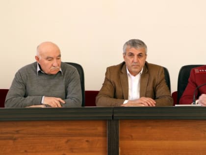 Организацию и проведение вакцинации детей от полиомиелита обсудили на совещании в администрации Кайтагского района