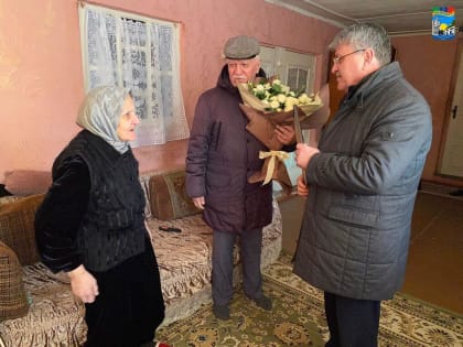 Героя труда Аминат Исалову поздравили с 8 марта.