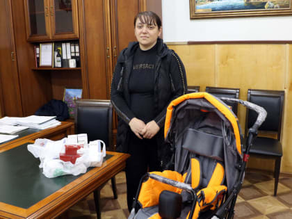 Ребенку обратившейся к Главе Дагестана жительницы Кайтагского района купили специализированную инвалидную коляску