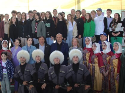 «Молодая Гвардия» в Дагестане помогла организовать праздник для детей и педагогов из ЛНР