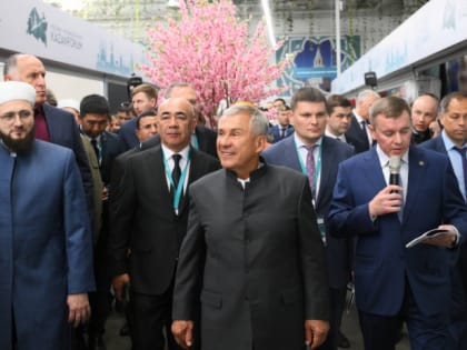 Абдулмуслим Абдулмуслимов и Рустам Минниханов открыли международную халяль-ярмарку в Казани