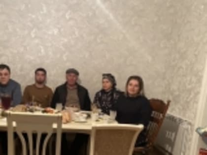 Глава с.Гамиях Новолакского района Хабиб Рашидов навестил раненого участника СВО на дому