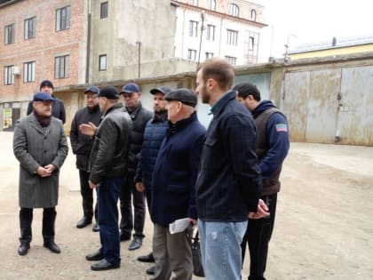 В Махачкале по обращению горожан благоустроят дворовую территорию