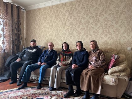 Представители администрации Чародинского района и глава Гилибского поселения навестили мать погибшего во время службы в зоне СВО  Арсена Гаджиева