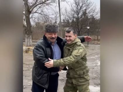 Хункарби Магомедхабибов встретился с сыном в зоне проведения СВО