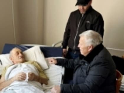 Галип Галипов посетил в больнице отца участника СВО Дибира Мурадова