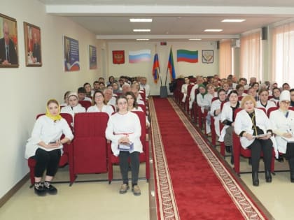 В администрации Хасавюртовского района состоялось расширенное совещание медработников по актуальным вопросам здравоохранения  Сегодня, в актовом зале администрации района состоялос