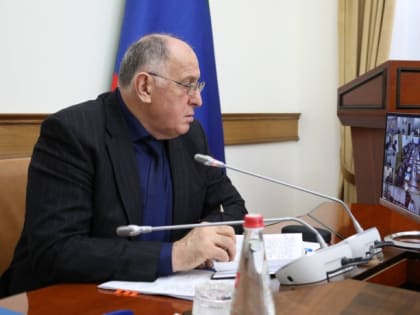 Абдулмуслим Абдулмуслимов поручил за 2 дня закрыть все долги по зарплатам перед педагогами