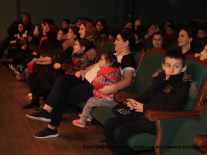 В даргинском театре продолжаются показы новогодних спектаклей