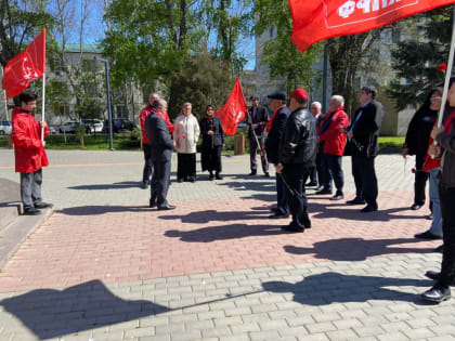 Возложение цветов ко Дню космонавтики в Дагестане: дань уважения героям космоса