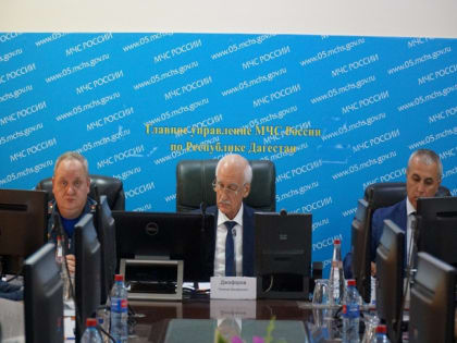 МЧС Дагестана провело свыше 1,5 тыс. профилактических визитов и консультирований по пожарной безопасности на объектах образования