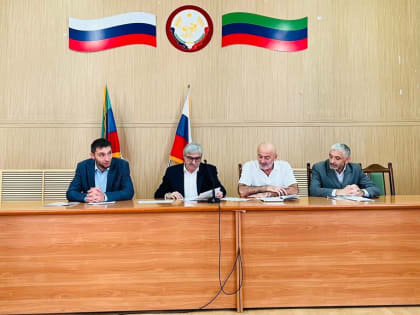 Собираемость налогов в местный бюджет обсудили в Администрации Новолакского района