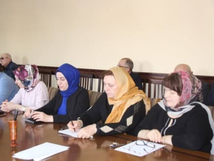 И.о. главы Буйнакского района Уллубий Ханмурзаев провел аппаратное совещание.