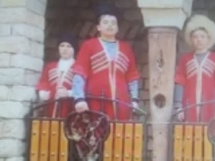 Юные игалинцы прочитали стихи Расула Гамзатова в историческом центре села