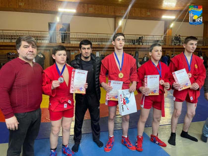 Кизилюртовские спортсмены взяли медали на Дагестанском турнире по самбо