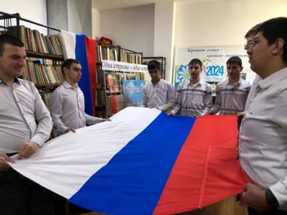 Выставка-информация «Крым – жемчужина России» к 10-летию воссоединения Крыма с Россией.