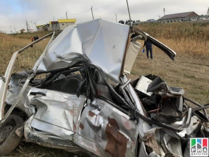 Легковой автомобиль столкнулся с поездом в Дагестане