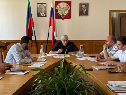 В Новолакском районе прошло совещание по вопросам сбора налога на имущество физических лиц, транспортного и земельного налогов