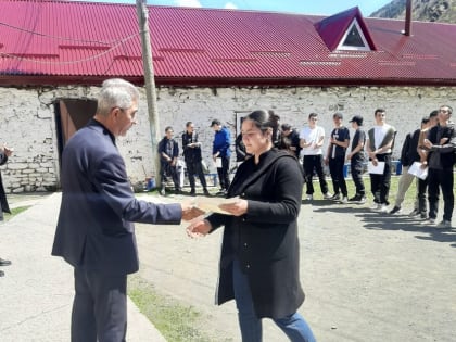 В Мишлешской СОШ Рутульского района прошла олимпиада по физике