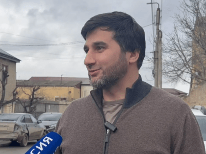 Глава Буйнакского района Уллубий Ханмурзаев навестил родителей участника СВО