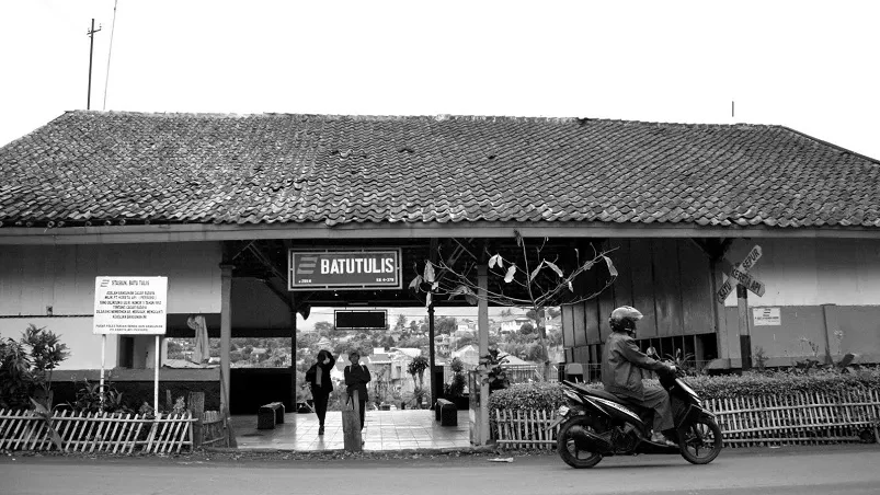 Sumber gambar: Stasiun Batu Tulis via blogspot.com