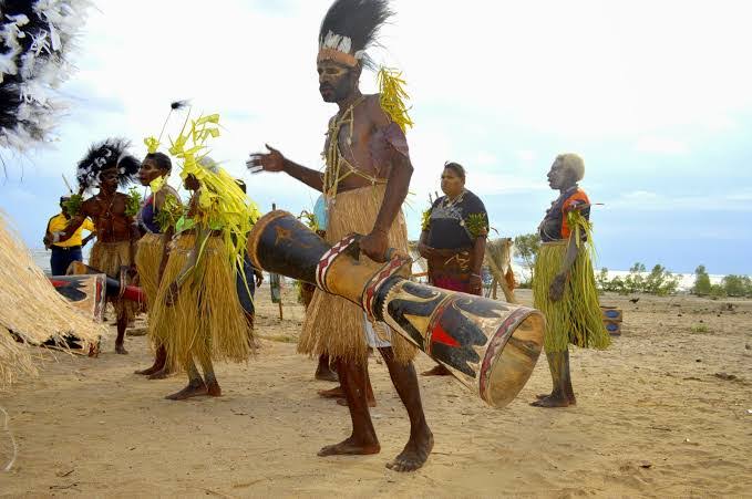 Baju Adat Merauke untuk Mengiringi Tarian/Foto: Good News From Indonesia