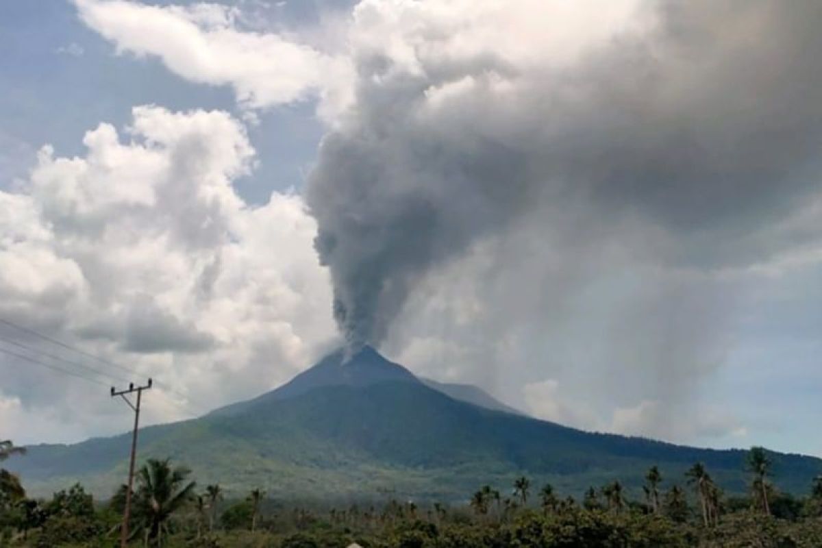 Erupsi Gunung Lewotobi Menimbulkan Korban Jiwa