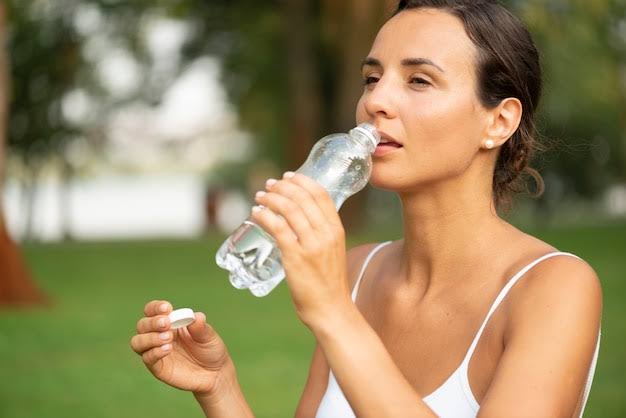 Perbanyak minum air putih/Foto: Freepik