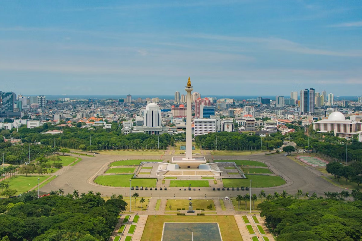 Tempat prewedding di Jakarta yang gratis salah satunya adalah monas. (Unsplash.com/Affan Fadhlan)