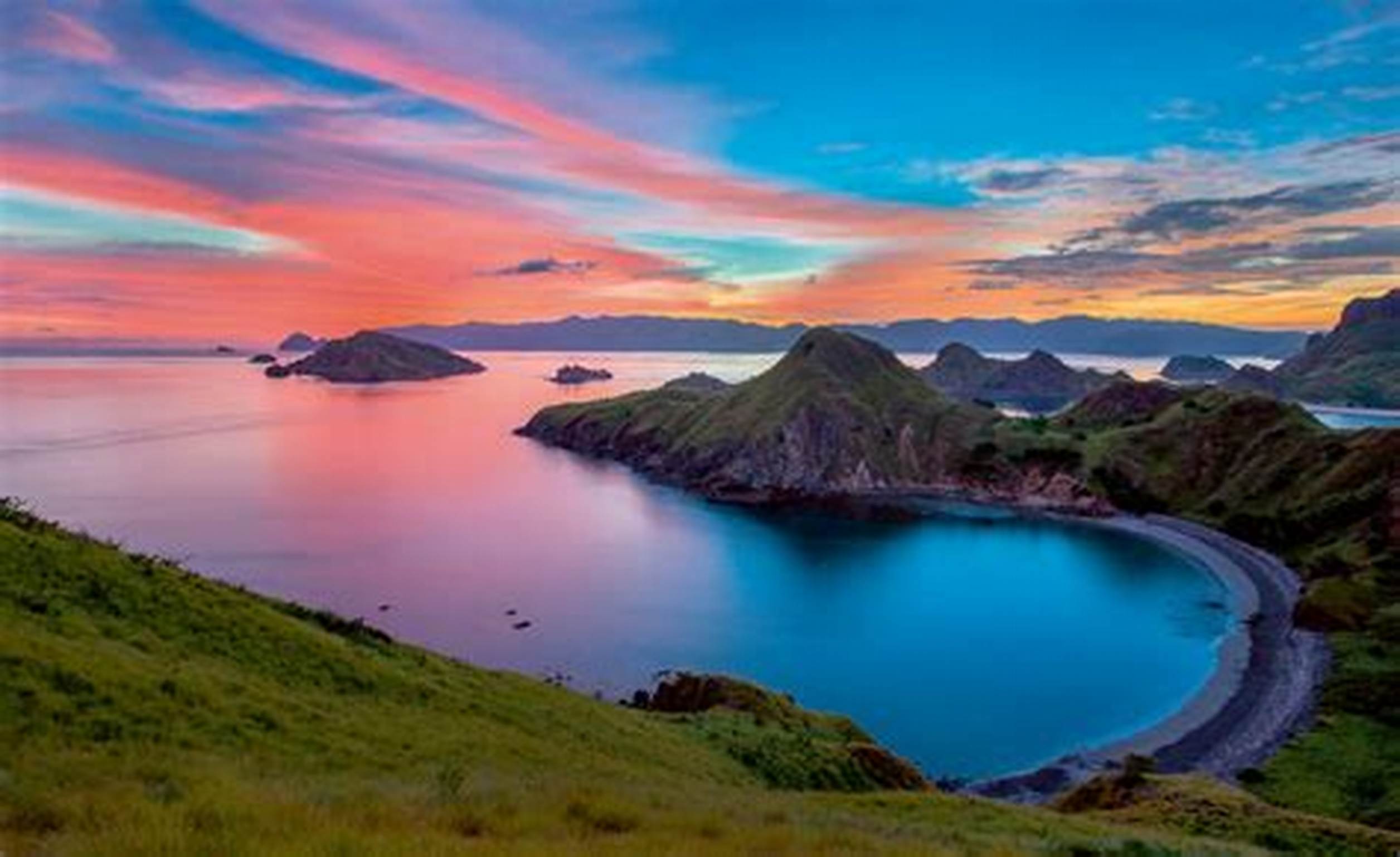 Imbas Erupsi Gunung Lewotobi, Ratusan Wisatawan Labuan Bajo Dievakuasi