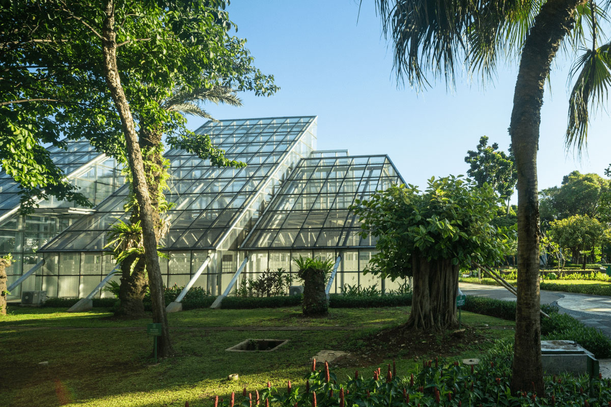 Taman Menteng Jakarta dijadikan lokasi prwedding yang luar biasa indah. (Jakarta Tourism)