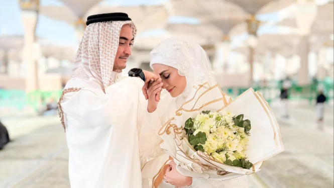 Momen Sakral Pernikahan Zumi Zola dan Putri Zulkifli
