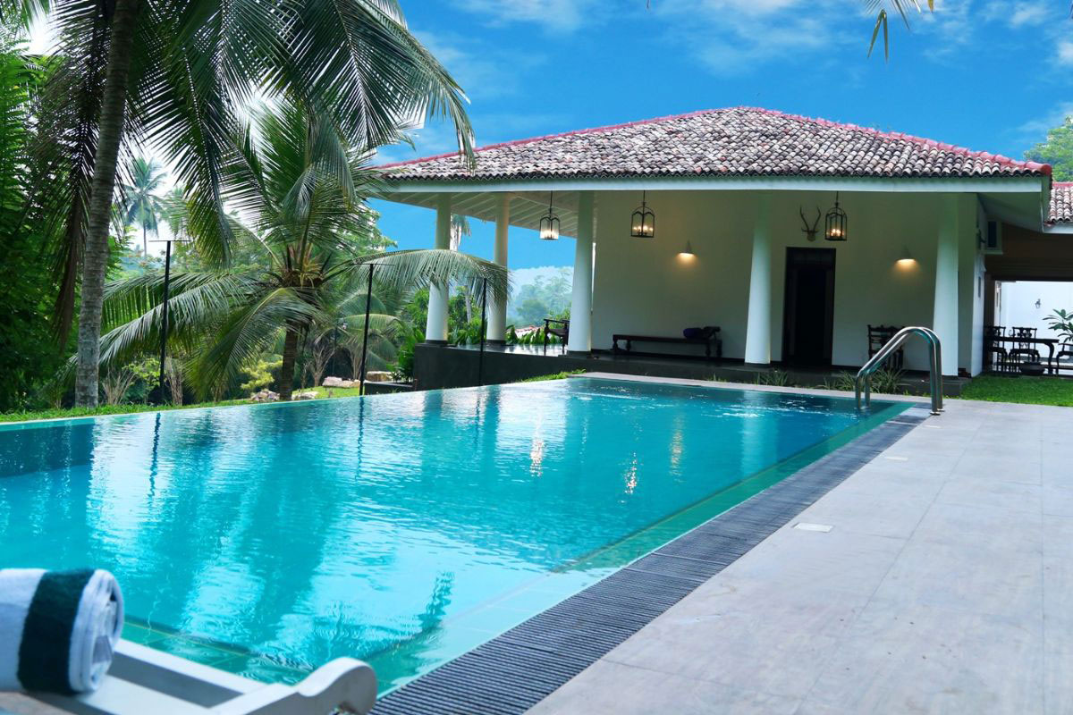 Rekomendasi hotel di Jakarta timur yang punya kolam renang salah satunya Hotel Sentral Cawang
