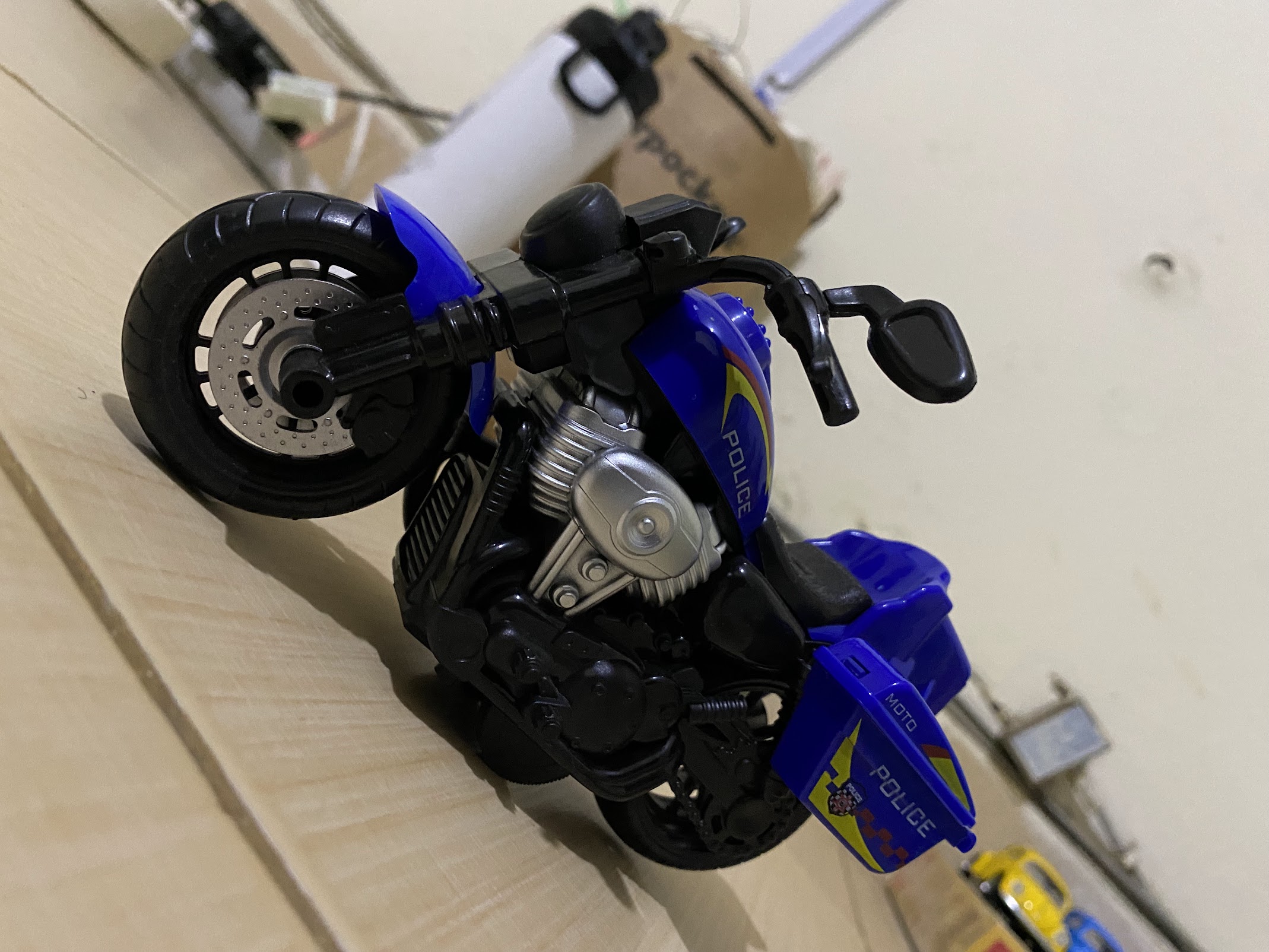Cruisin' Blue Die-Cast Cruiser Motorcycle Model view 3