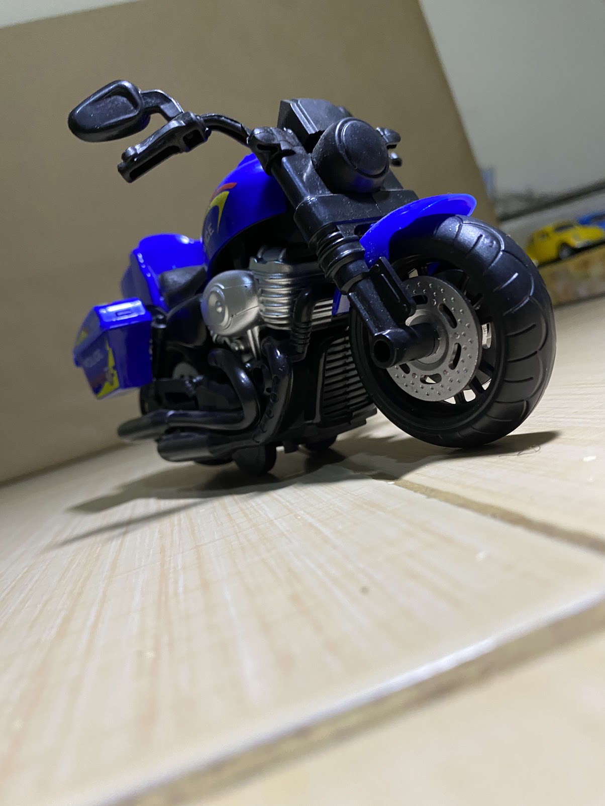 Cruisin' Blue Die-Cast Cruiser Motorcycle Model view 4