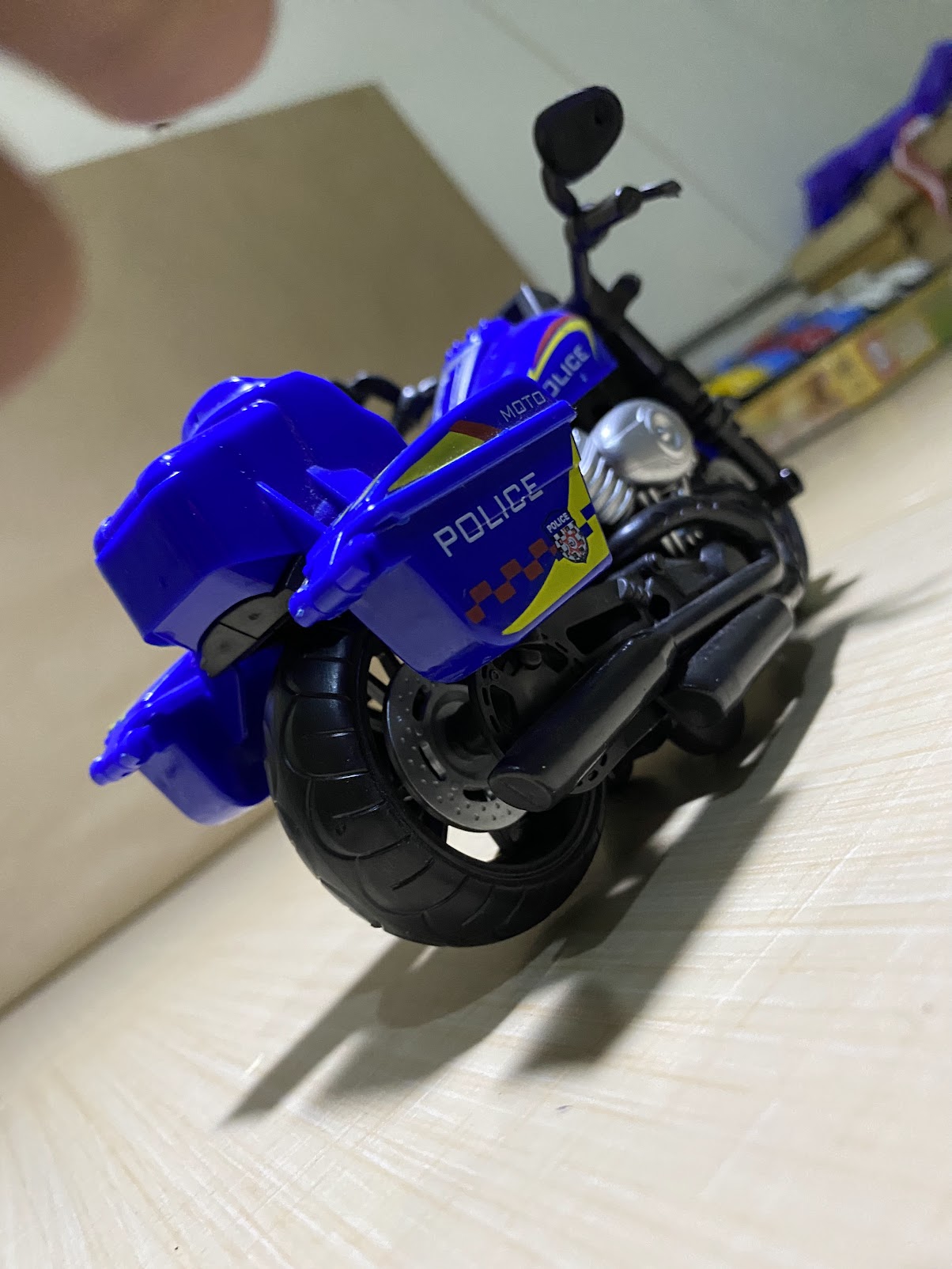Cruisin' Blue Die-Cast Cruiser Motorcycle Model view 5