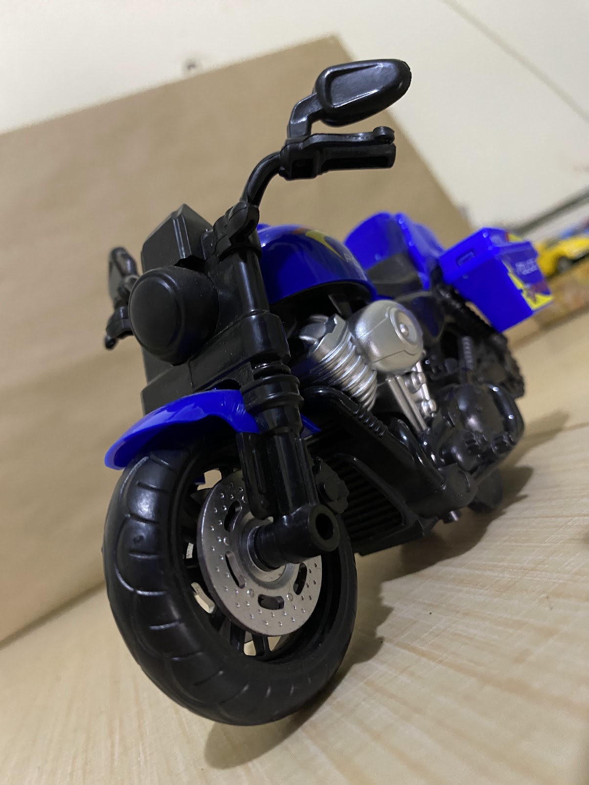 Cruisin' Blue Die-Cast Cruiser Motorcycle Model view 8
