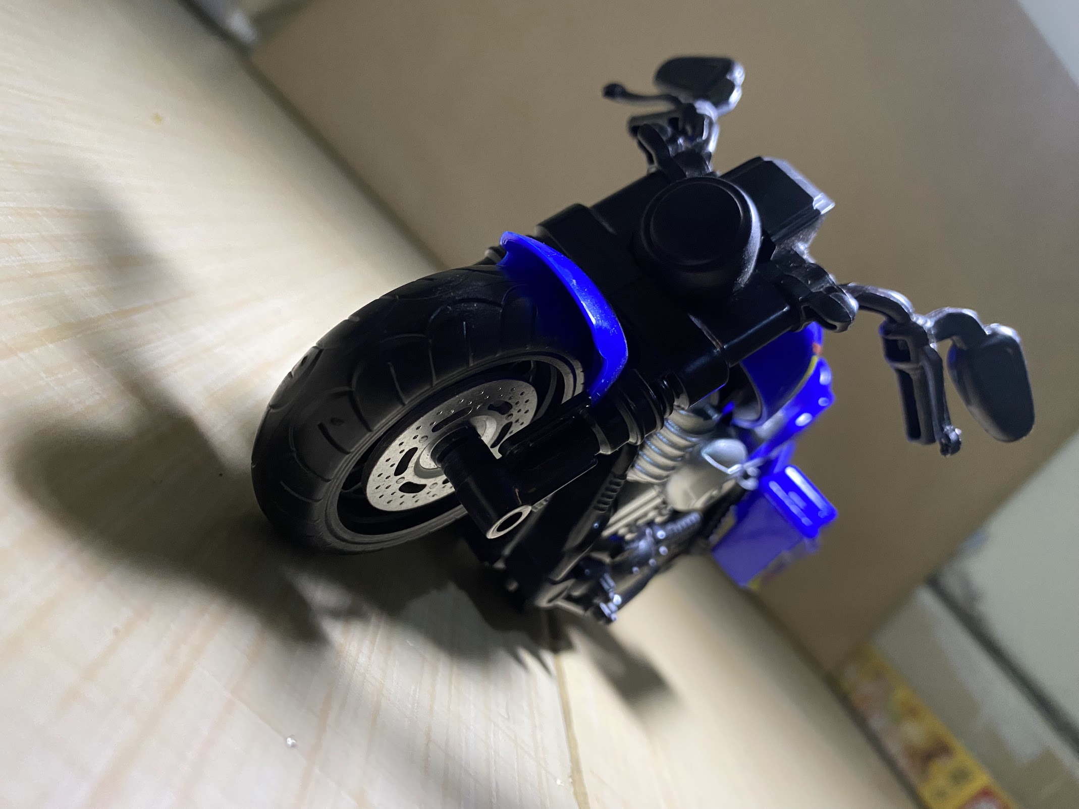 Cruisin' Blue Die-Cast Cruiser Motorcycle Model view 11