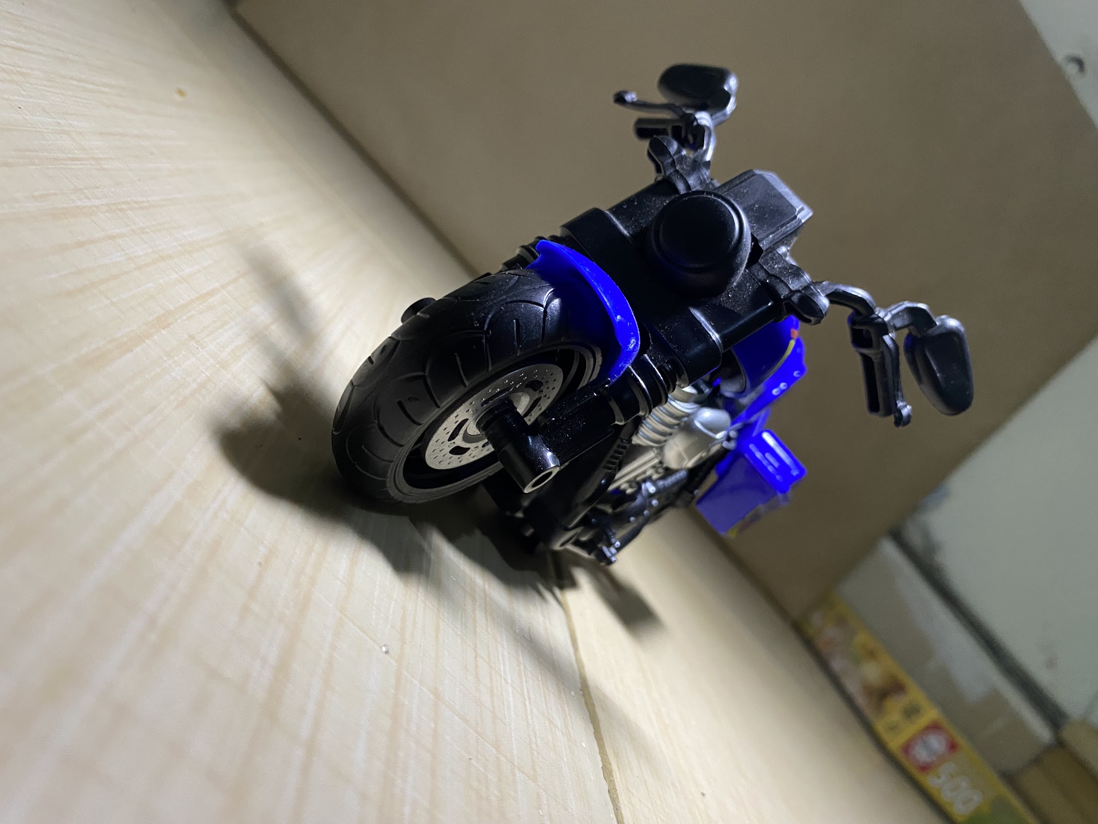 Cruisin' Blue Die-Cast Cruiser Motorcycle Model view 12