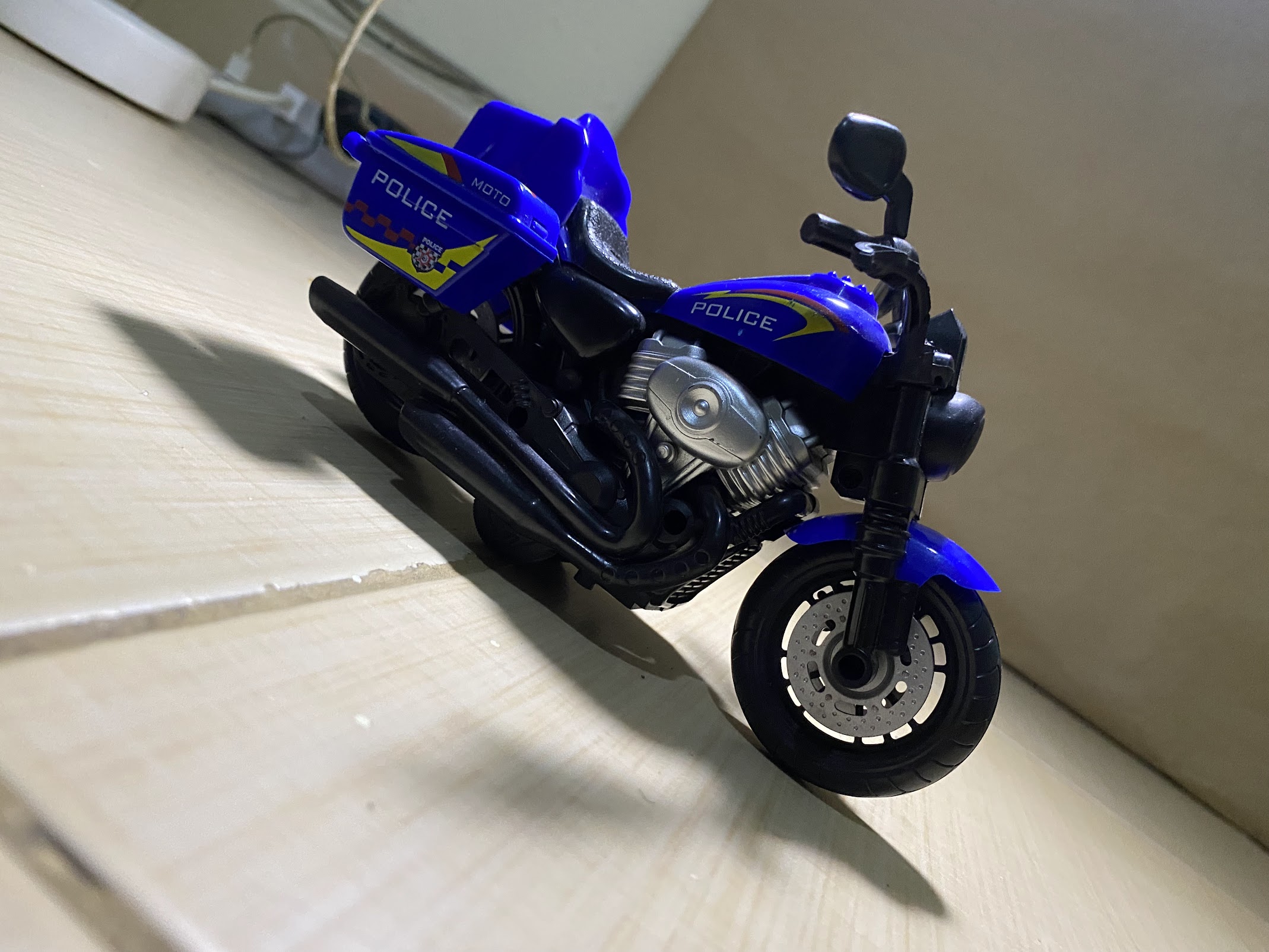 Cruisin' Blue Die-Cast Cruiser Motorcycle Model view 15
