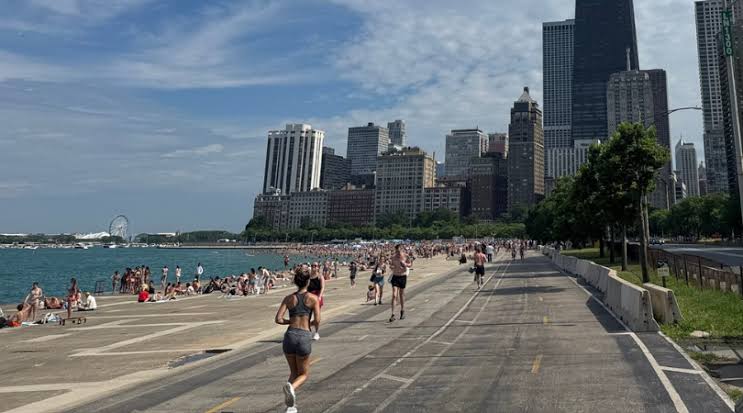 Lakefront Trail at Oak Street Beach