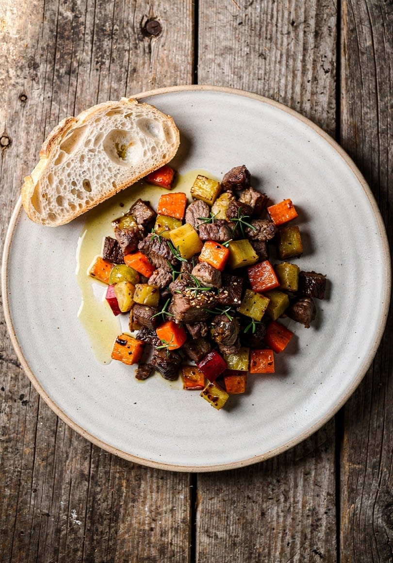 Carne al Forno con Dadolata di Verdure Miste